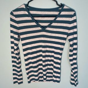 long sleeve v-neck shirt
